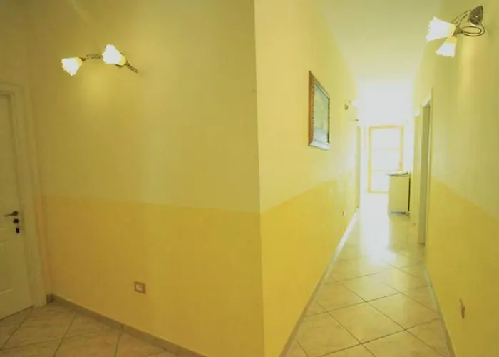 Arcobaleno 住宿加早餐酒店 萨尔维